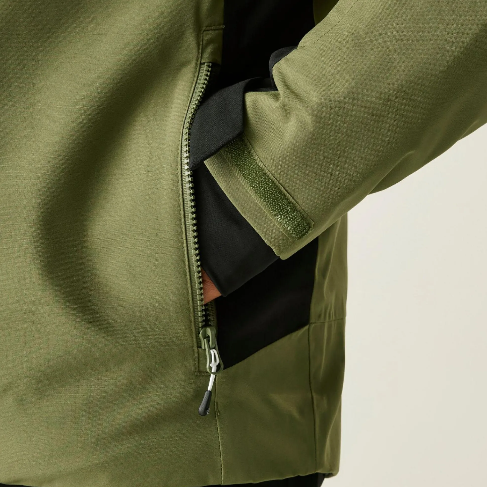 Dare 2b - Men's Eagle II Ski Jacket | Black Olivine Green