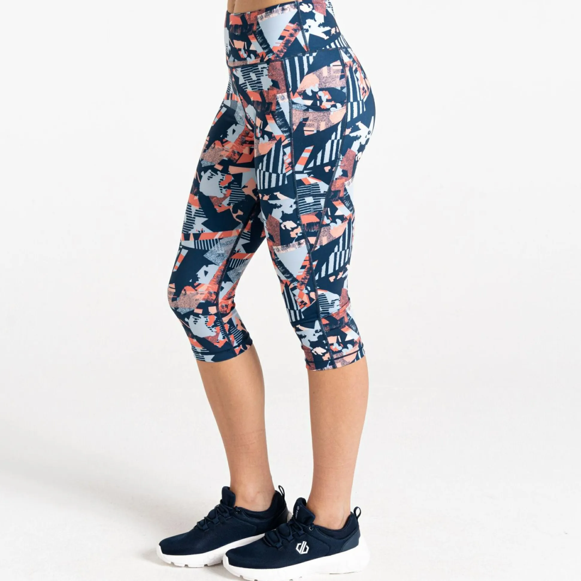 Dare 2b - Women's Influential II 3/4 Leggings | Iridescent Sketch Geo