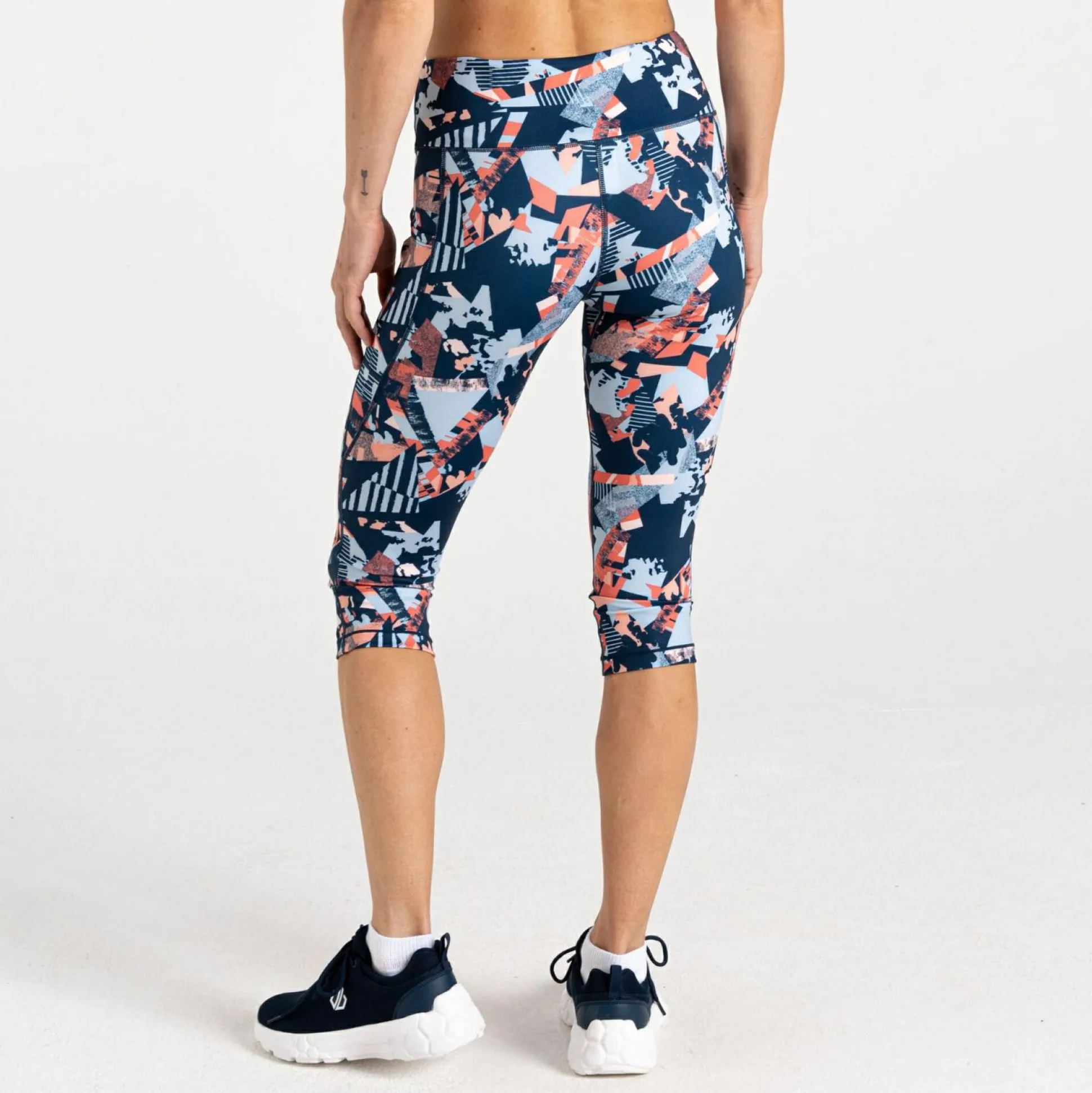 Dare 2b - Women's Influential II 3/4 Leggings | Iridescent Sketch Geo
