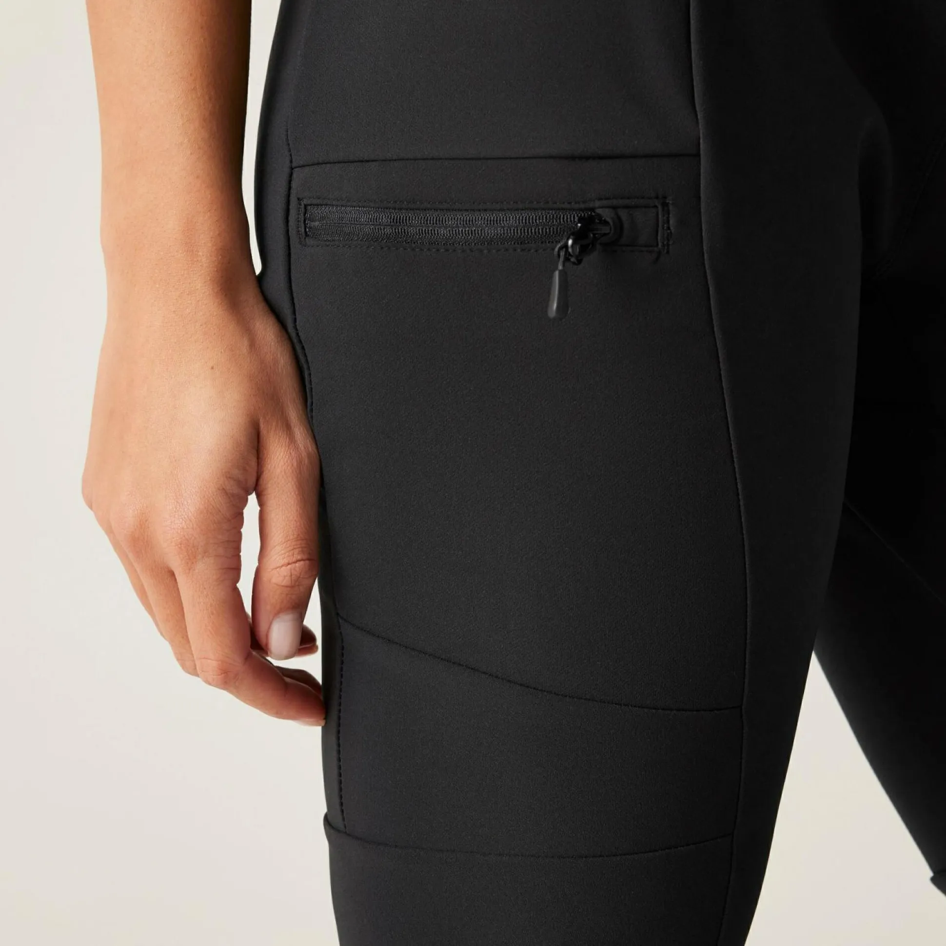 Dare 2b - Women's Melodic II Walking Leggings | Black