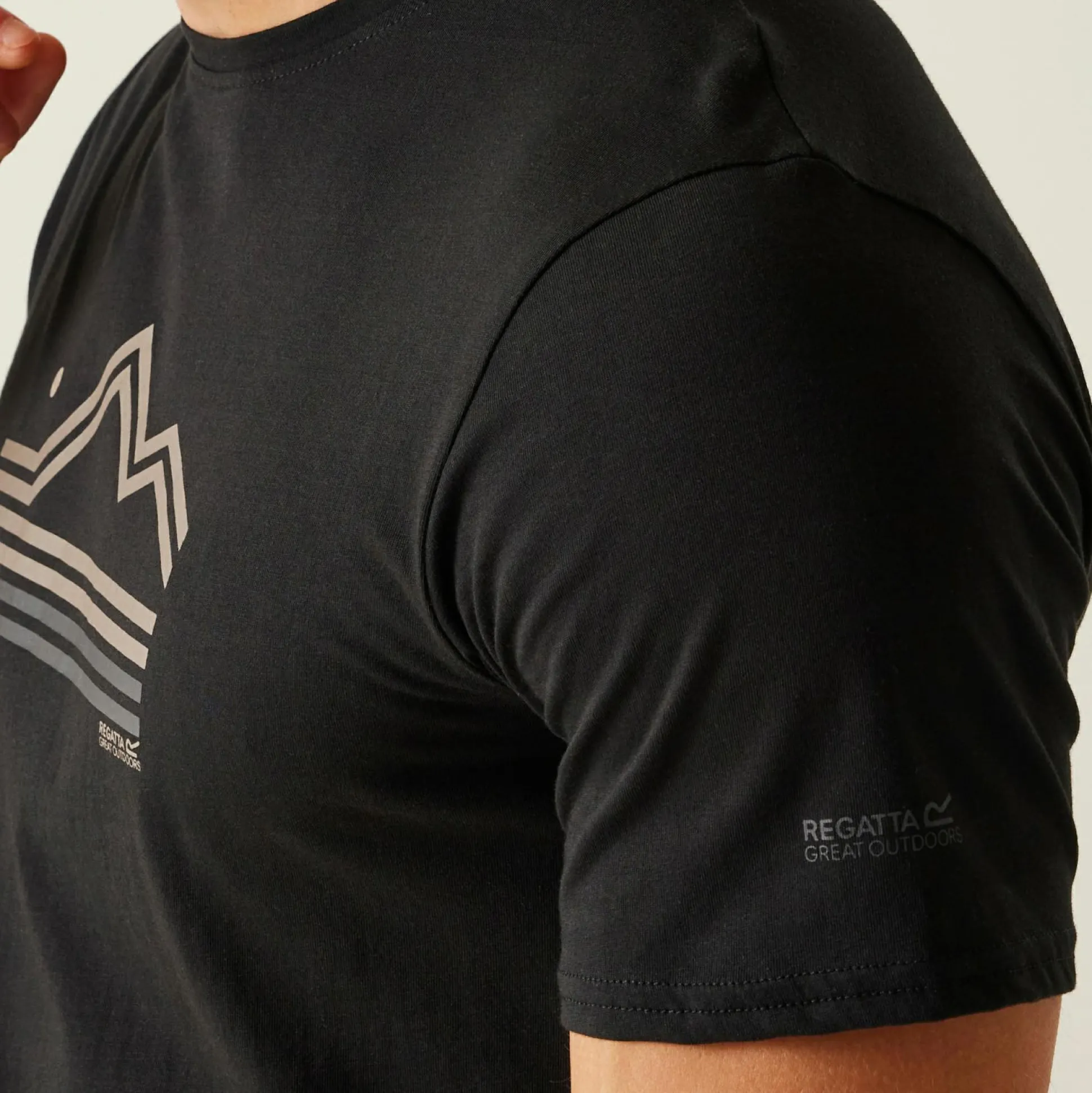 Men's Breezed V T-Shirt | Black