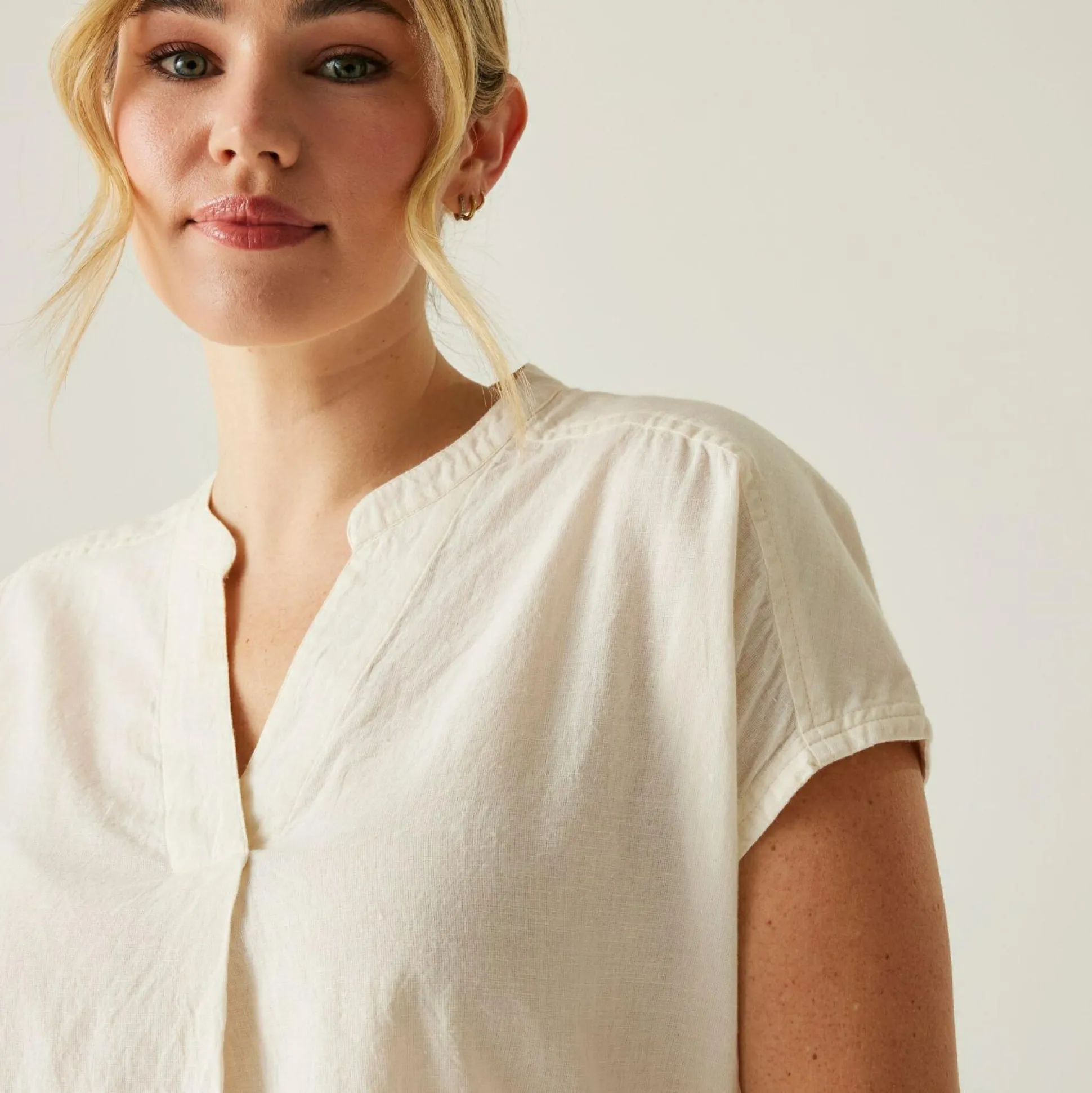 Women's Rianne V Neck Shirt | Light Vanilla